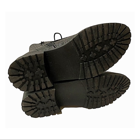 Shoe Dazzle Boots NEW Utilitarian Combat Boot ‘TRIS’ Black Croc Textured Size 6 - Picture 7 of 9